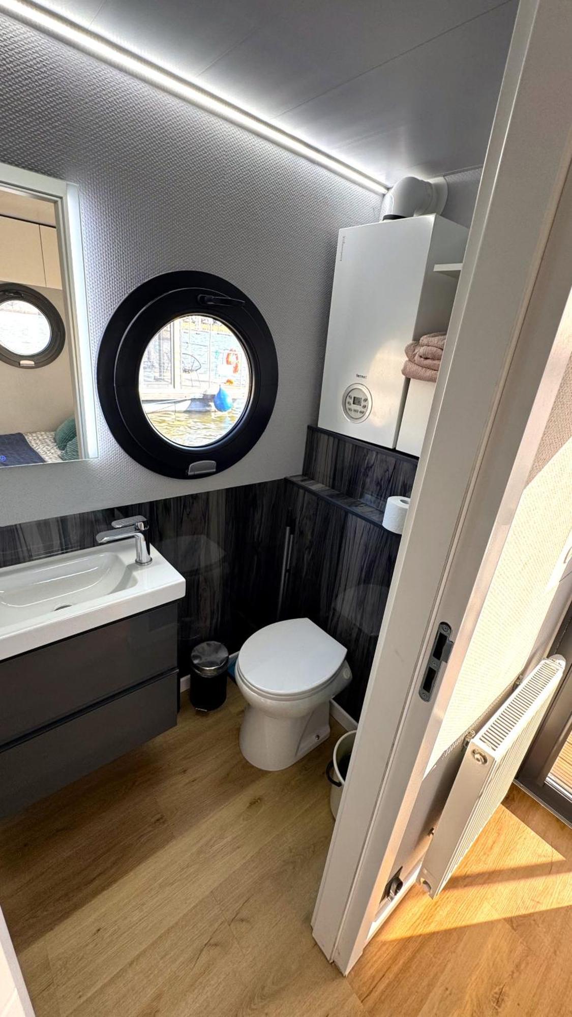Апартаменты Houseboat Water Boy Apartament Plywajacy Dom Na Wodzie Lodz Вроцлав Экстерьер фото