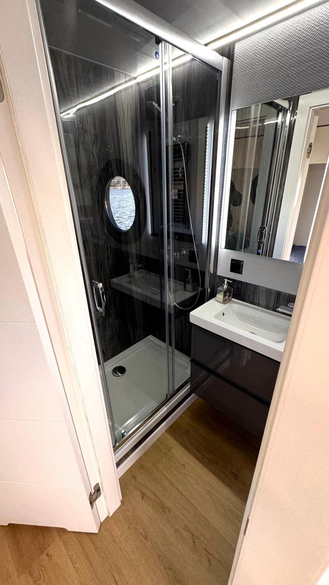 Апартаменты Houseboat Water Boy Apartament Plywajacy Dom Na Wodzie Lodz Вроцлав Экстерьер фото
